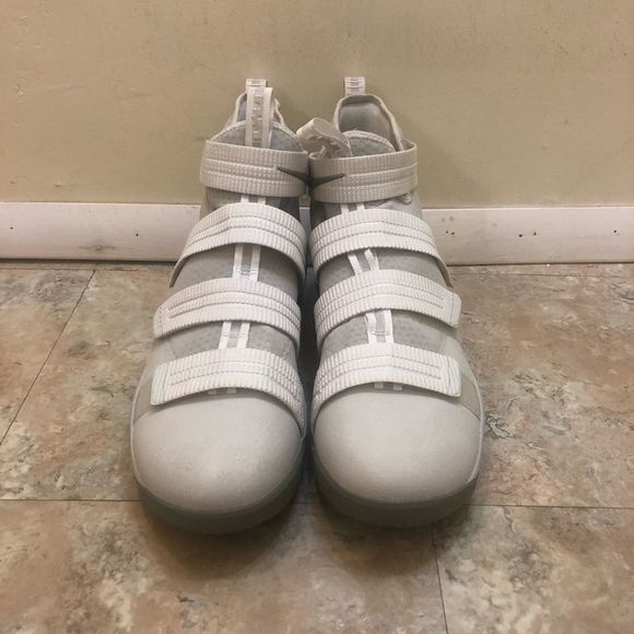 Nike Lebron Soldier XI SFG Light Bone shoes Men’s Size 18 - Picture 2 of 8